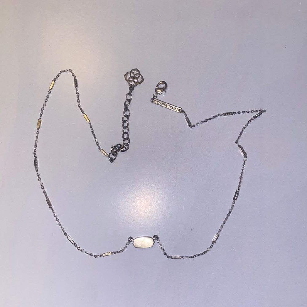 Kendra Scott necklace